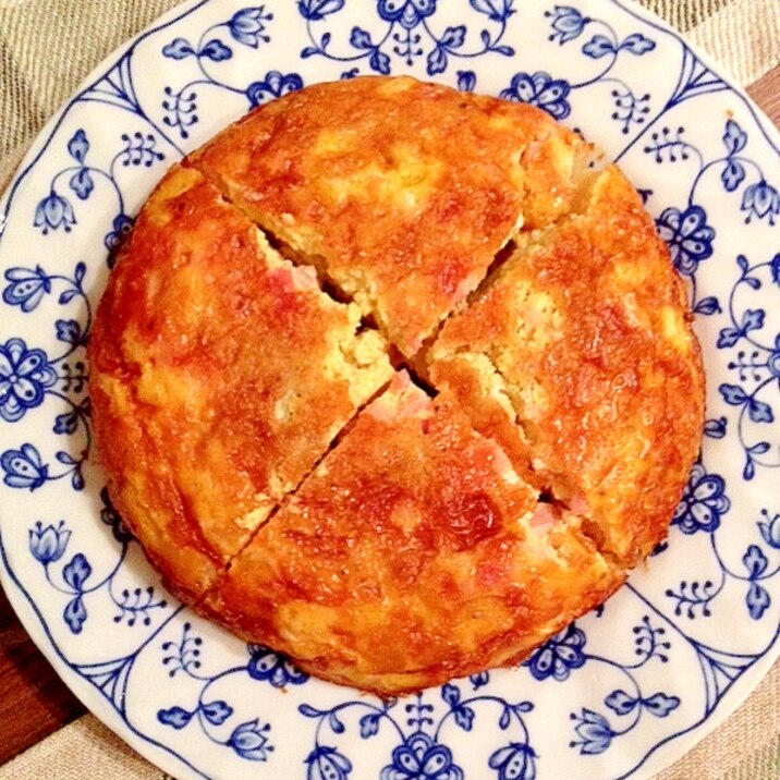 炊飯器で簡単!玉ねぎとベーコンのオムレツ